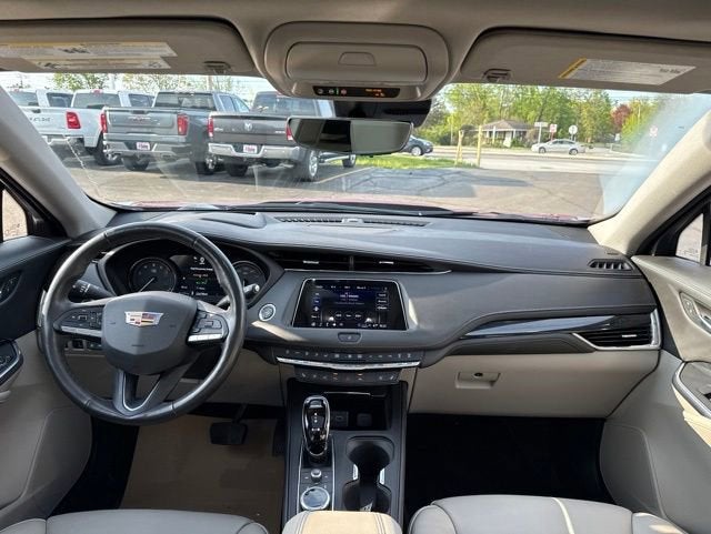 2023 Cadillac XT4 Premium Luxury
