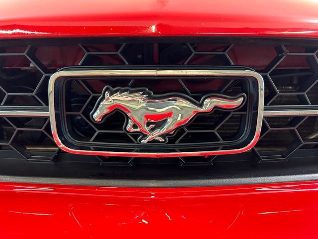 2007 Ford Mustang Deluxe