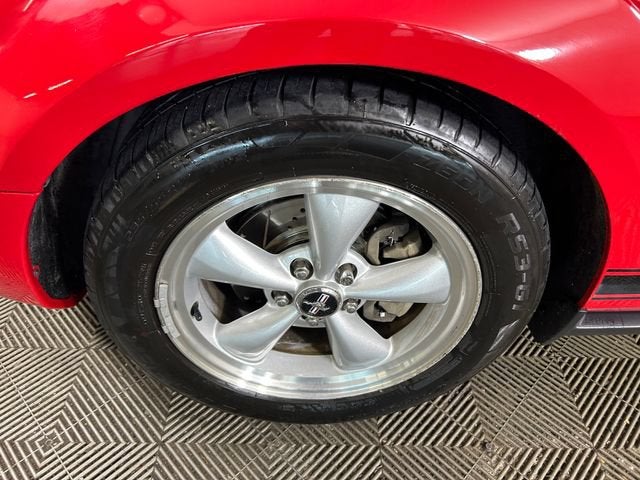 2007 Ford Mustang Deluxe