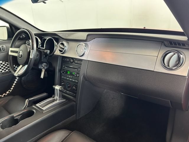 2007 Ford Mustang Deluxe