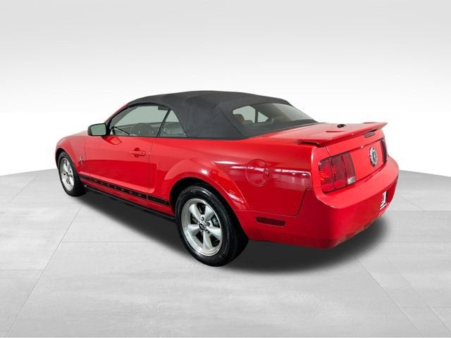 2007 Ford Mustang Deluxe