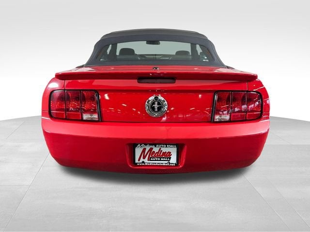 2007 Ford Mustang Deluxe