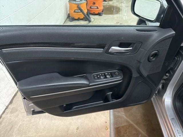 2016 Chrysler 300 Limited