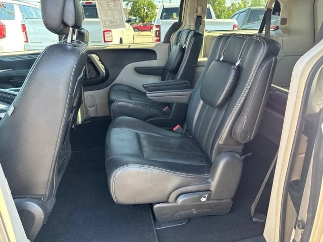 2015 Chrysler Town & Country Touring-L