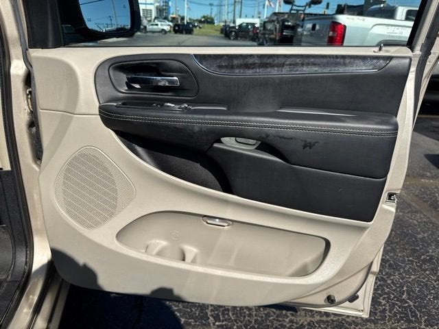 2015 Chrysler Town & Country Touring-L