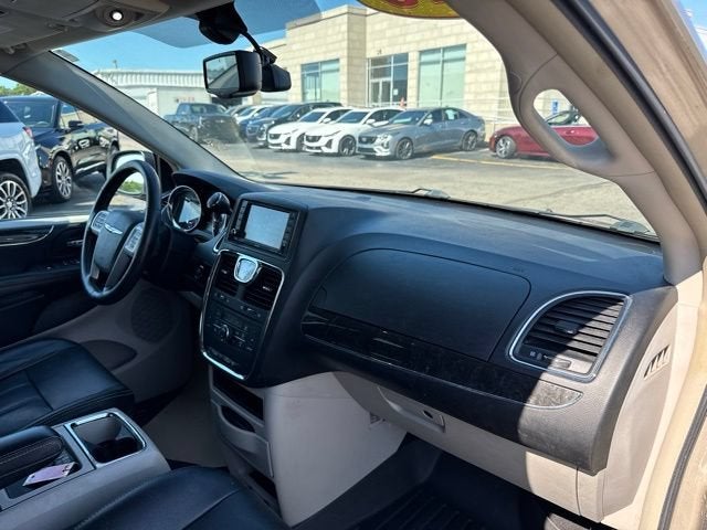 2015 Chrysler Town & Country Touring-L