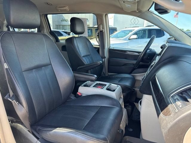 2015 Chrysler Town & Country Touring-L