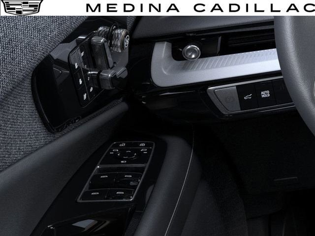 2025 Cadillac OPTIQ Luxury 2