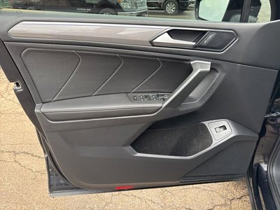 2024 Volkswagen Tiguan SE R-Line Black