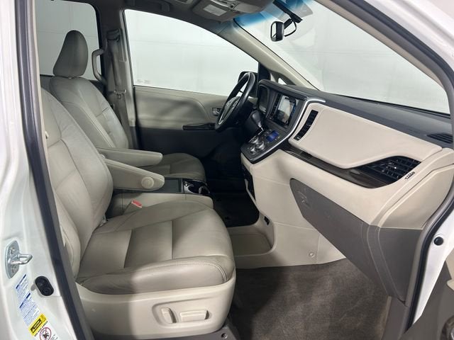 2016 Toyota Sienna Ltd