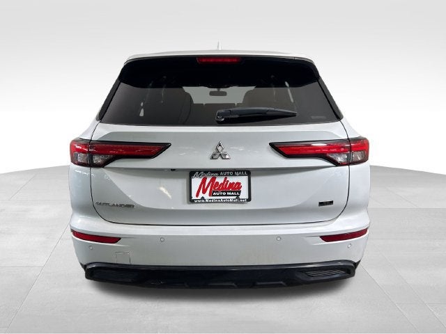 2023 Mitsubishi Outlander SE