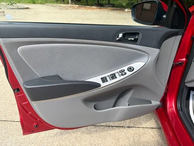 2013 Hyundai Accent SE