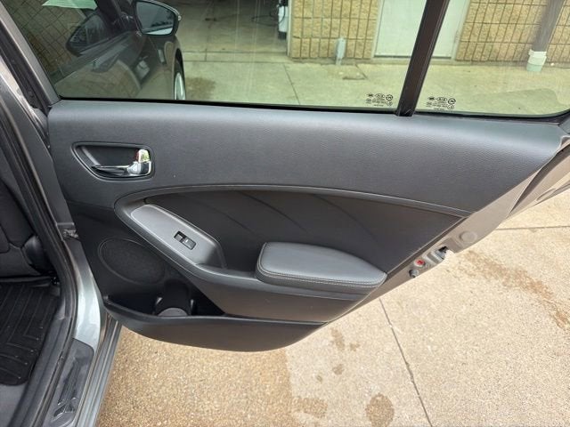 2016 Kia Forte 5-Door LX