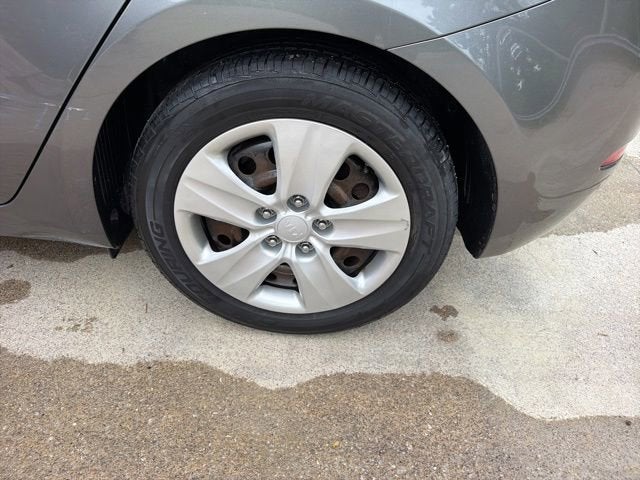 2016 Kia Forte 5-Door LX
