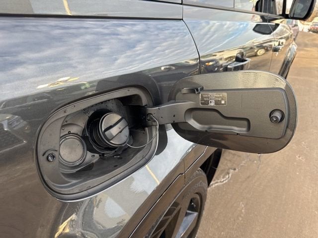 2023 Land Rover Defender X-Dynamic SE