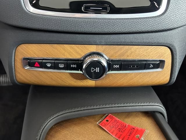 2023 Volvo XC90 Plus